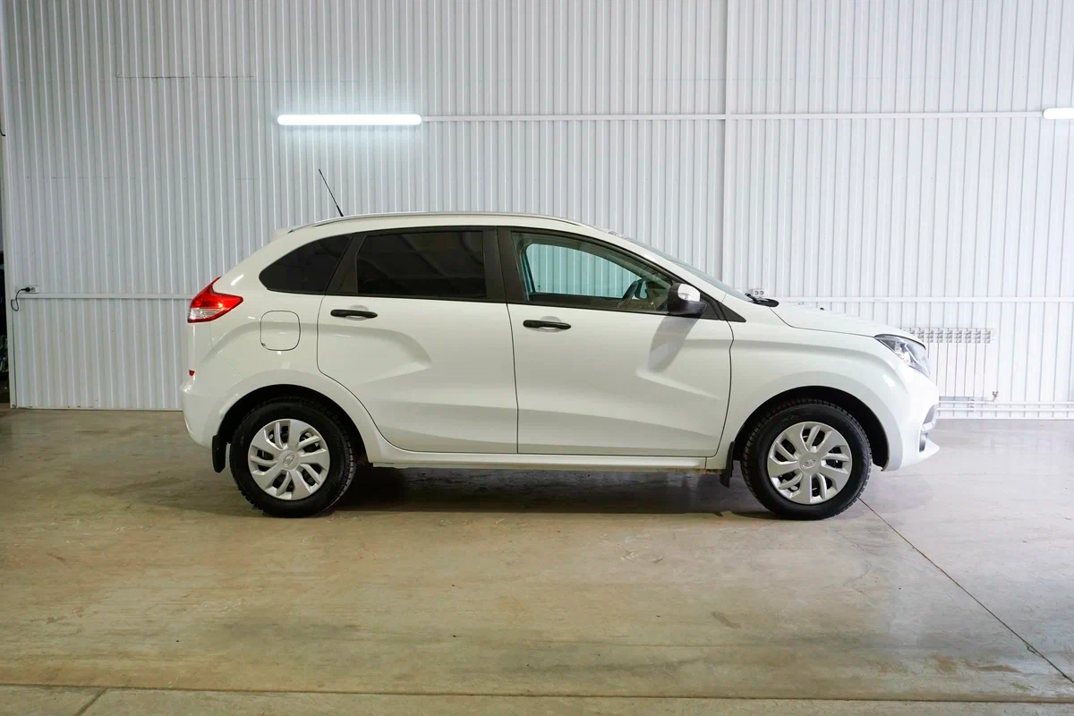 Lada Xray в Тюмени - фото №3